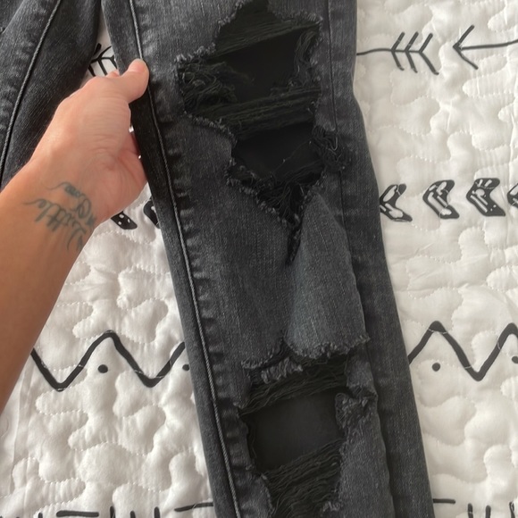 Sold ❣️ AE Forever Soft Ripped High-Waisted Jeans - Picture 7 of 10